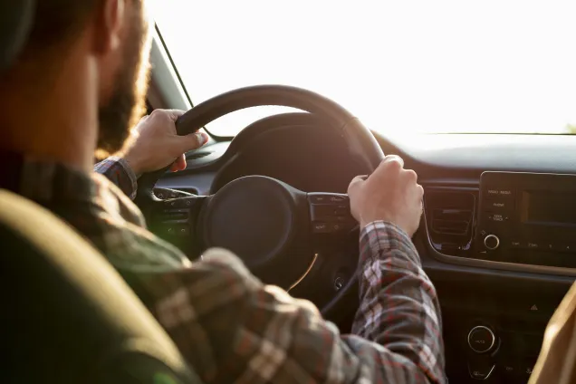 personne-en-voiture